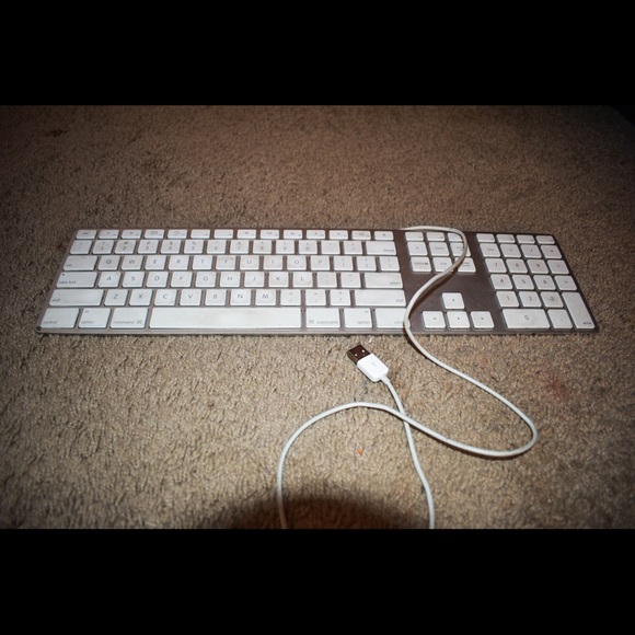Apple KeyBoard - Picture 1 of 3